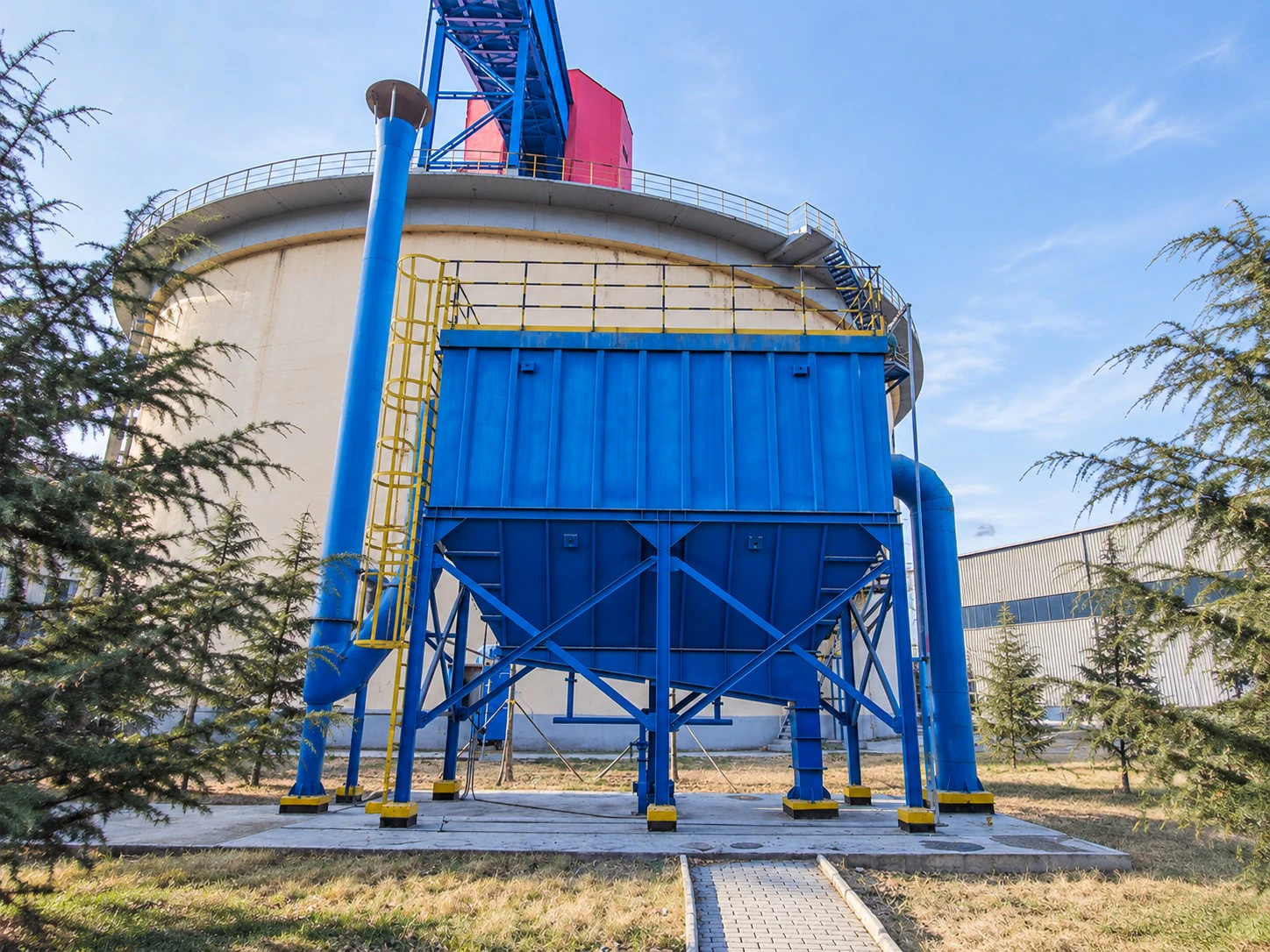FMPD split-chamber pulse-jet baghouse dust collector at an industrial plant